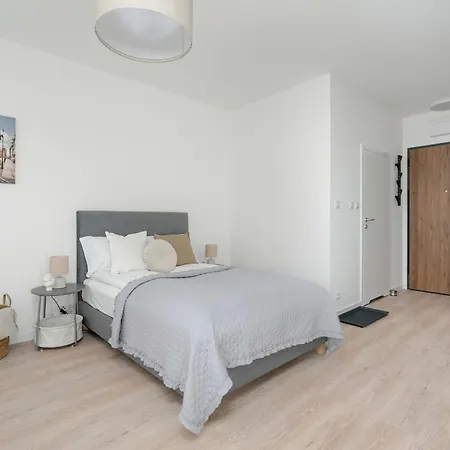 Minimalist Wojciechowskiego With Parking In By Renters ポズナン